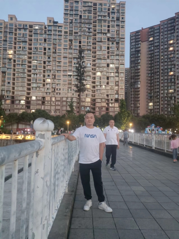 寂寞的男人的第一张照片--四川认干亲服务网